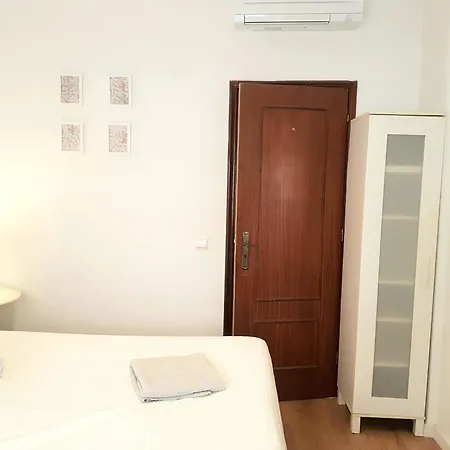 Apartament Alm- Spacious. Sunny. Patio. Quiet Area. Fast Wifi