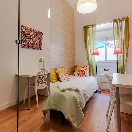 Lejlighed Alm- Spacious. Sunny. Patio. Quiet Area. Fast Wifi Lisboa