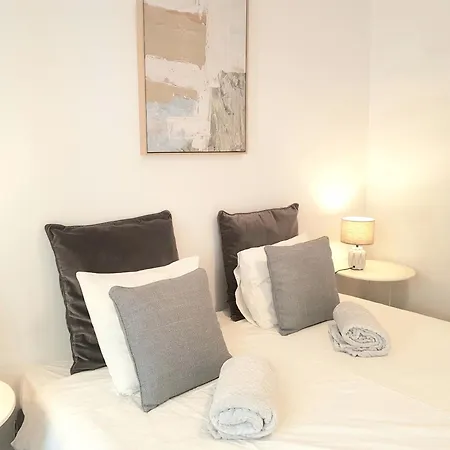 Alm- Spacious. Sunny. Patio. Quiet Area. Fast Wifi Lejlighed Lisboa