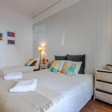 Alm- Spacious. Sunny. Patio. Quiet Area. Fast Wifi Апартаменти *