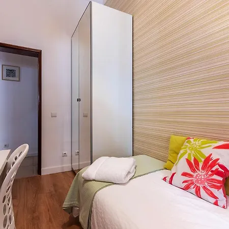 Апартаменти Alm- Spacious. Sunny. Patio. Quiet Area. Fast Wifi *