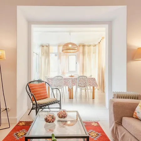 Alm- Spacious. Sunny. Patio. Quiet Area. Fast Wifi Апартаменти