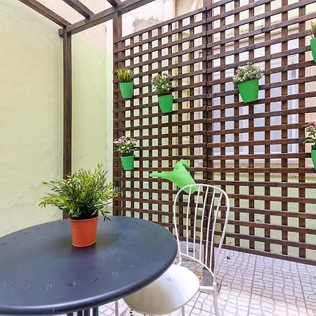 Alm- Spacious. Sunny. Patio. Quiet Area. Fast Wifi * リスボン