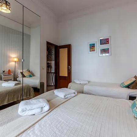 Апартаменти Alm- Spacious. Sunny. Patio. Quiet Area. Fast Wifi Лісабон