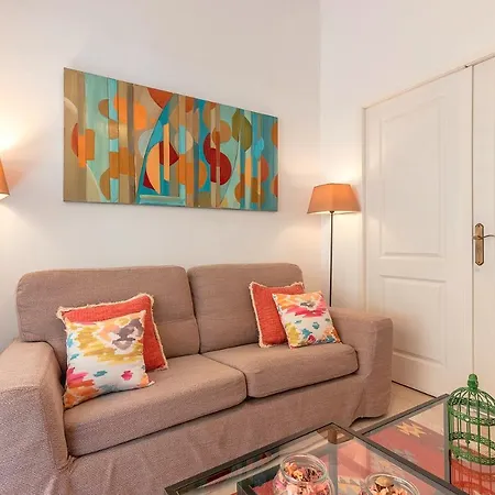 Alm- Spacious. Sunny. Patio. Quiet Area. Fast Wifi *