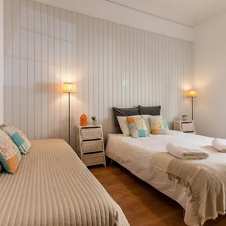 Апартаменти Alm- Spacious. Sunny. Patio. Quiet Area. Fast Wifi Лісабон