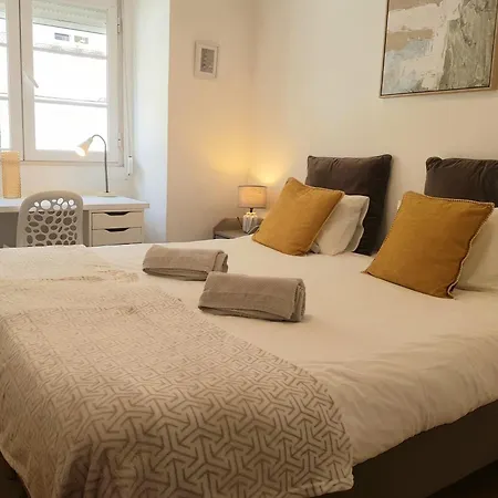 Alm- Spacious. Sunny. Patio. Quiet Area. Fast Wifi Апартаменти
